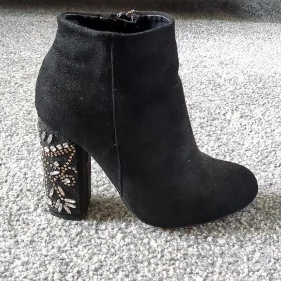 Brand new black booties - Picture 2 of 7